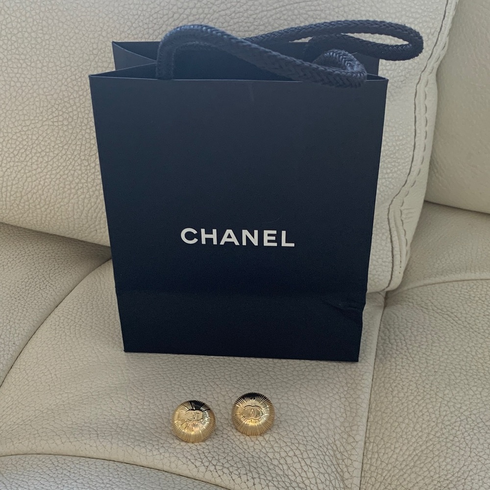 CHANEL 2025 holiday charms and bag